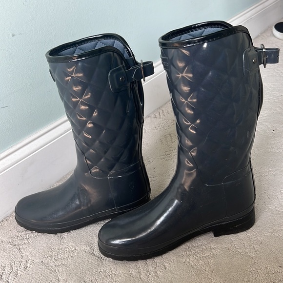 Hunter Refined High Gloss Quilted Short Waterproof Rain Boot in Dark Slate - Picture 3 of 7